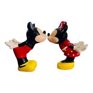 Disney Mickey and Minnie Mouse Kissing Ceramic Salt & Pepper‎ Shakers 5"